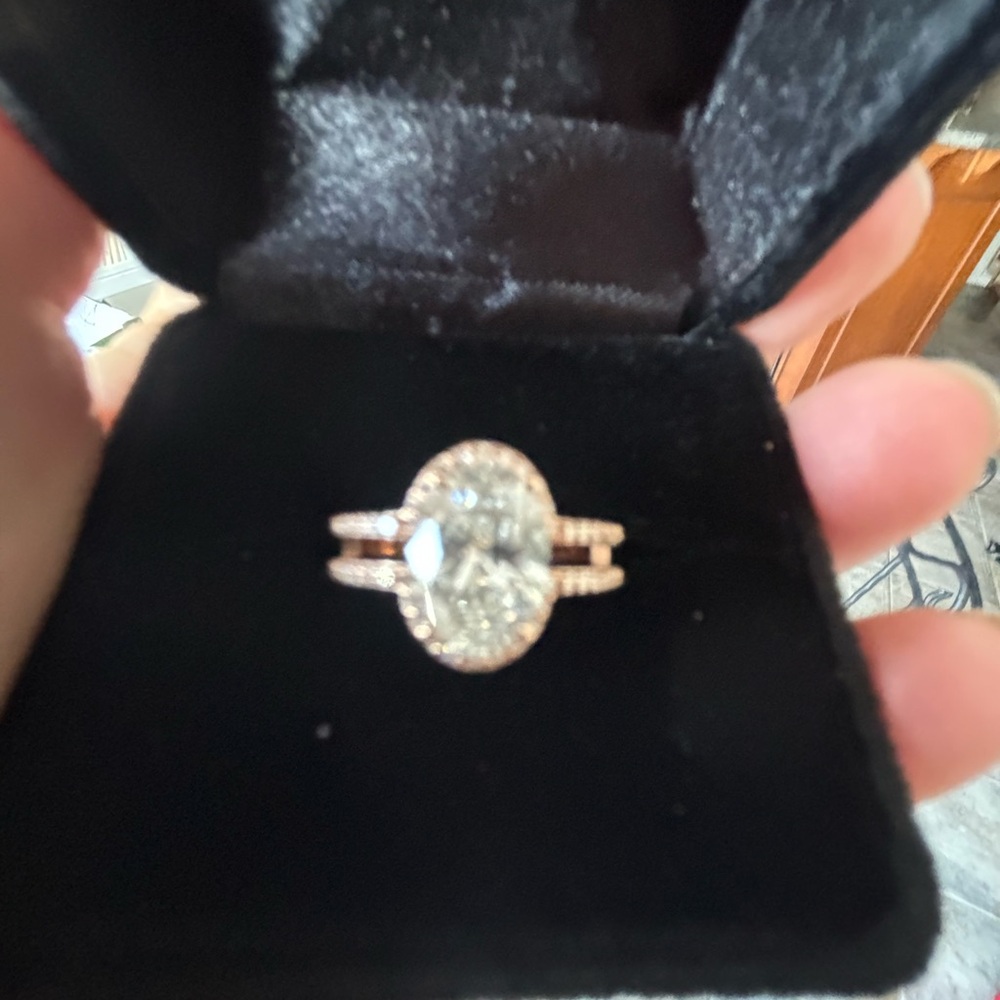Sold: Elegant Gold and Diamond engagement ring